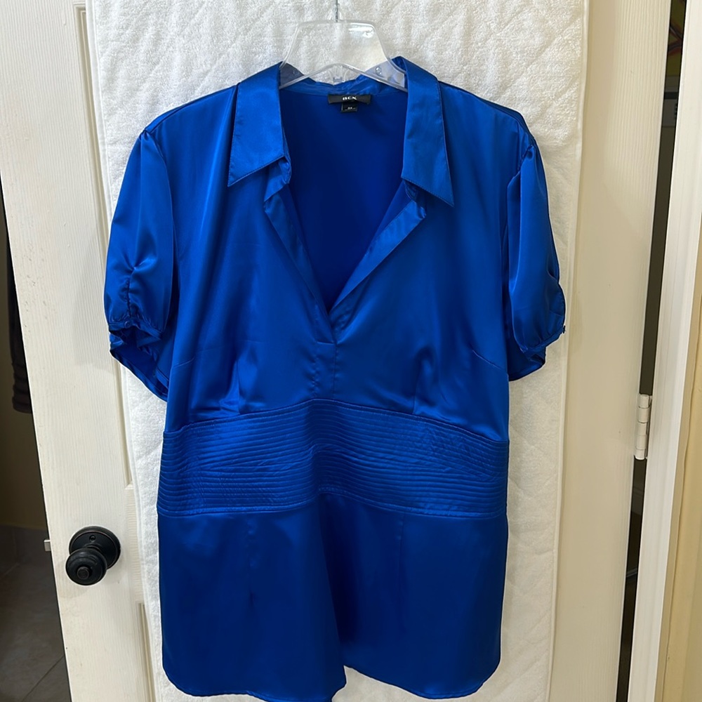 Royal Blue women’s blouse 3x with tie on the back. Never worn.
